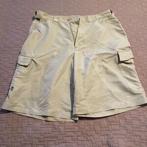 Men's Size 30 Under Armour Tan Cargo Shorts